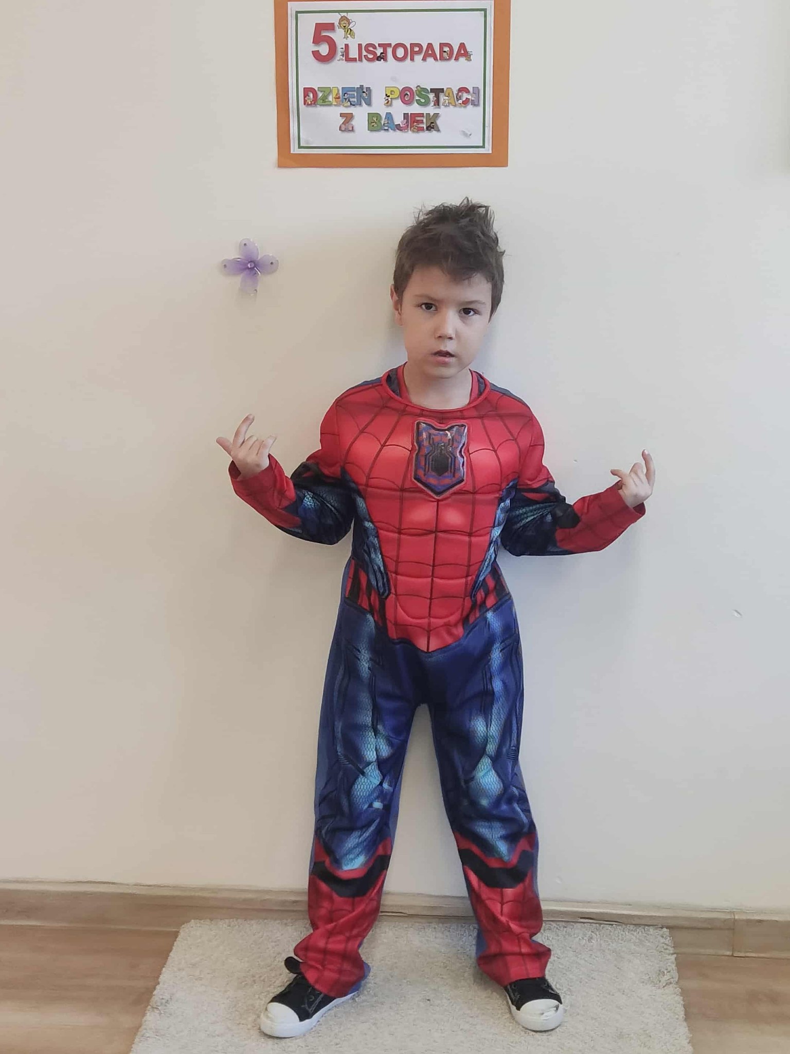 Dziecko przebrane za postać z bajki