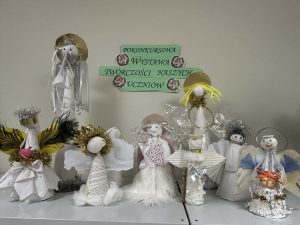Anioły wykonane przez uczniów na konkurs plastyczny