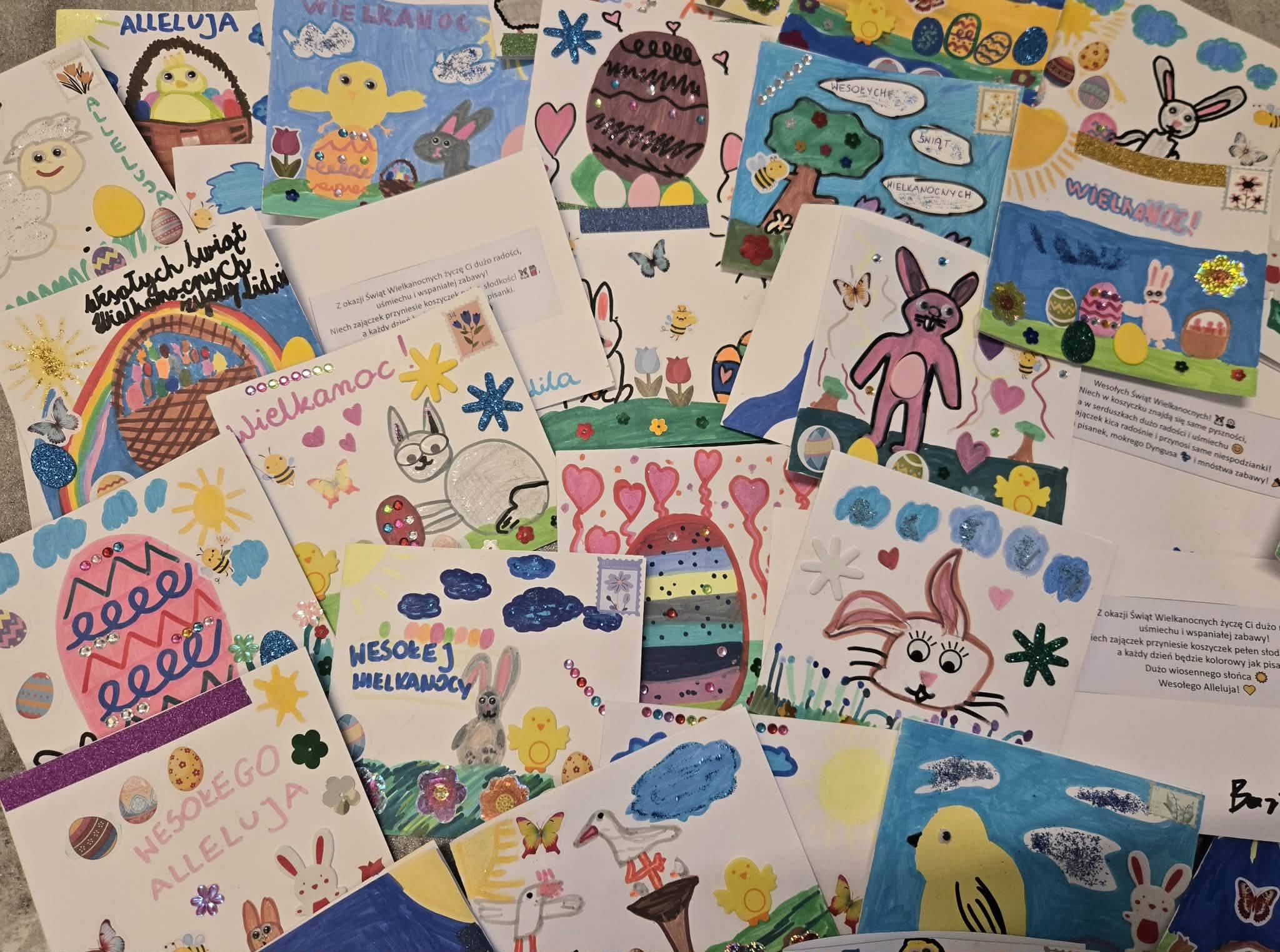 Kartki przygotowane przez dzieci uczęszczające na świetlicę