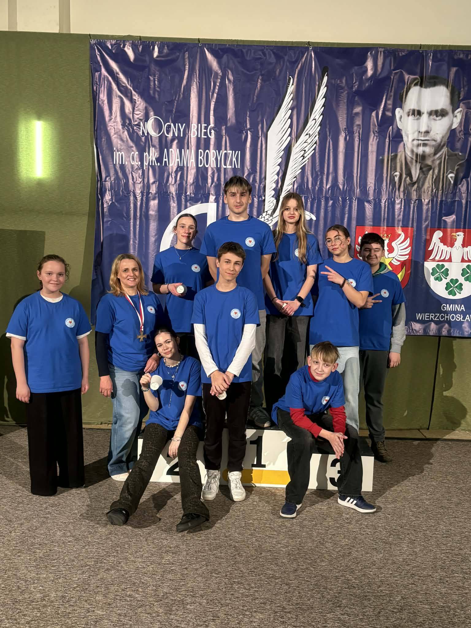 Szkolne Koło Wolontariatu przy pomocy Nocnego Biegu im.cc.płk Adama Boryczki