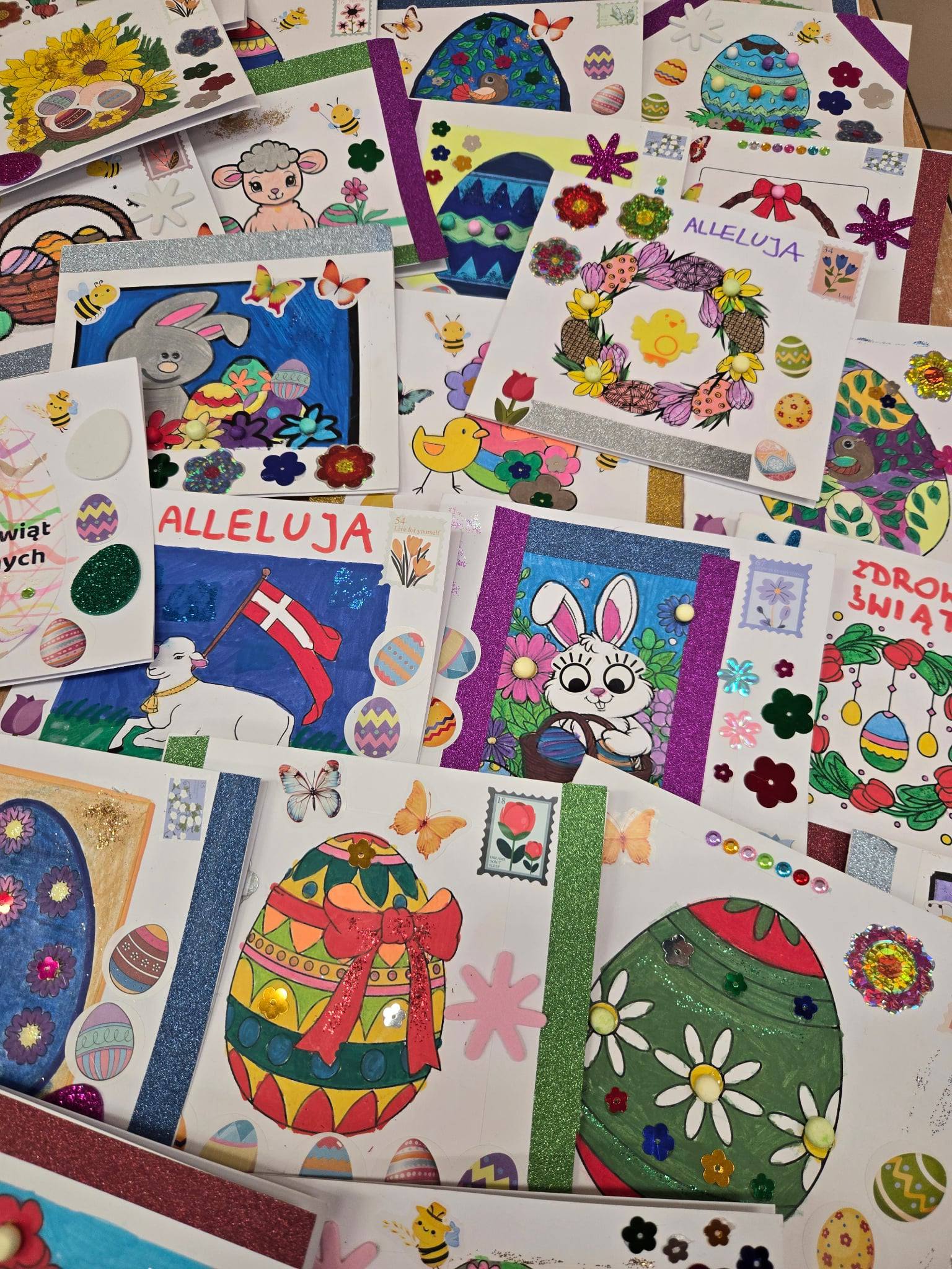 Kartki wielkanocne przygotowane przez dzieci uczęszczające na świetlicę