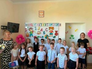 Zdjęcie grupowe przedszkolaków